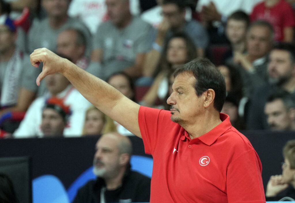 Ελλάδα – Τουρκία – Φτιάχνει κλίμα ο Αταμάν: «Ο Αντετοκούνμπο κανει συνέχεια επιθετκά φάο