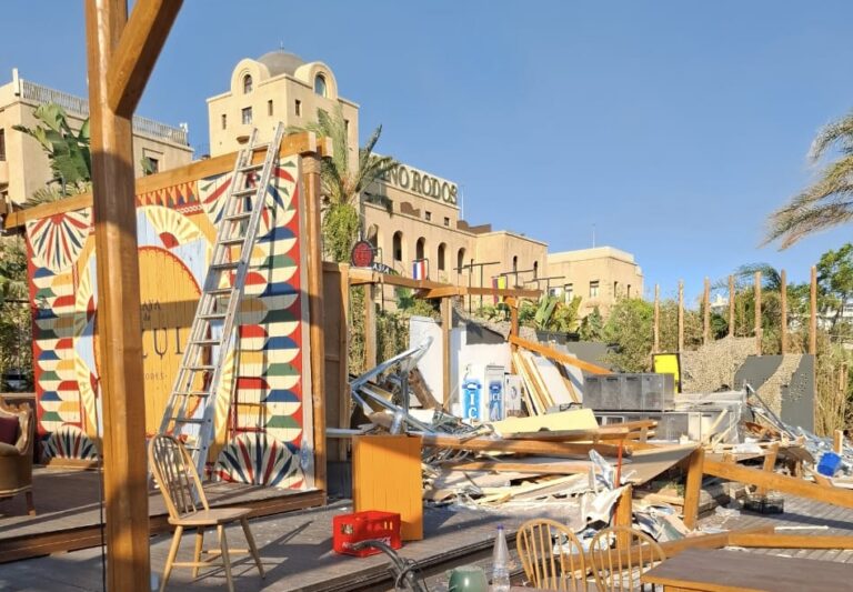 Η επιχείρηση «Playa De Azul» κατεδάφισε με δικά της μέσα τα αυθαίρετα σεβόμενη τον νόμο