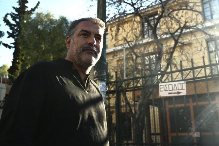 Βασίλης Μπισμπίκης