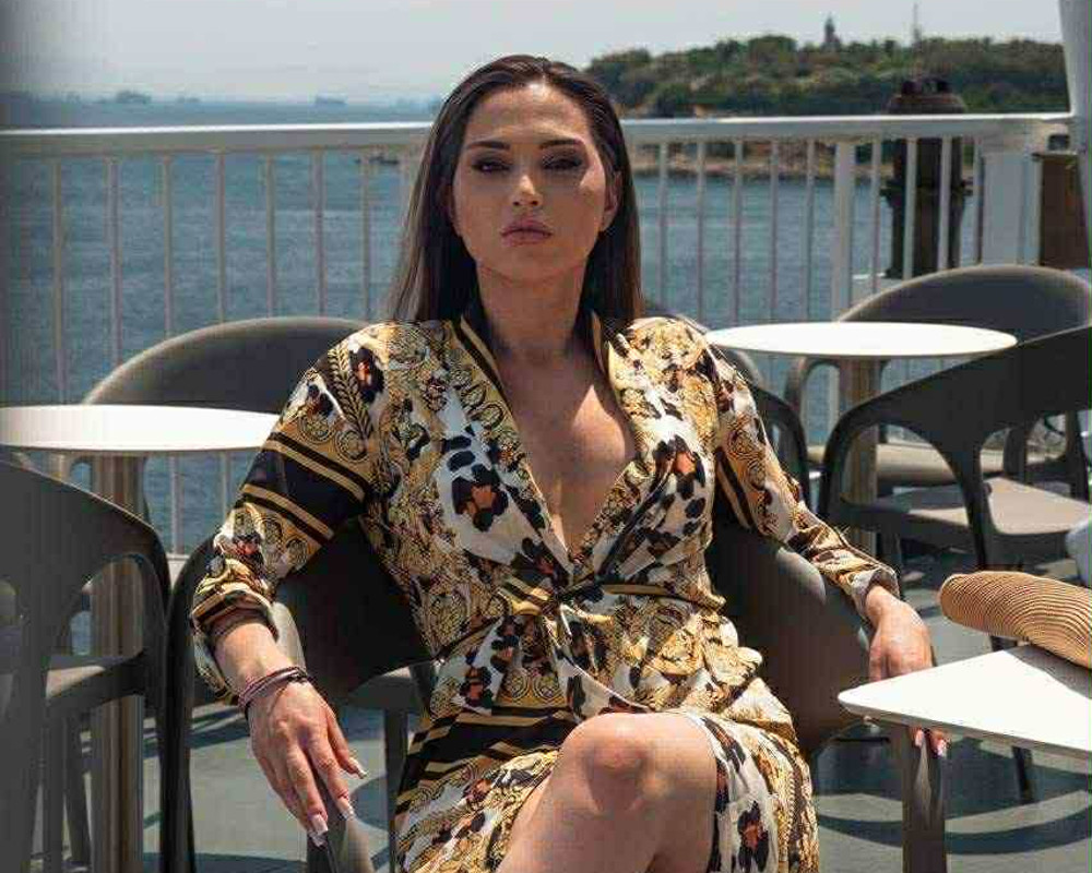 Έλενα Χάρου: Επαγγελματικό συμβόλαιο και τραγούδι-έκπληξη για την ταλαντούχα ερμηνεύτρια!