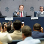 Ο Άρνολντ Σβαρτσενέγκερ γίνεται και πάλι «εξολοθρευτής» για το κοινό καλό