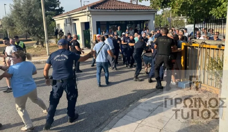 Ένταση έξω από το νοσοκομείο Δράμας: Ακύρωσε την επίσκεψη του ο Γεωργιάδης – «Δεν πάω για να με απειλούν ότι θα με πυροβολήσουν»[Εικόνες-Βίντεο]