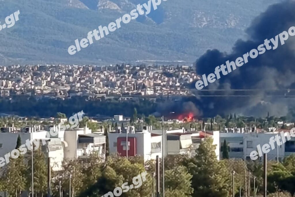 Φωτιά στο Μενίδι: Επεκτάθηκε και σε επιχείρηση υποδημάτων