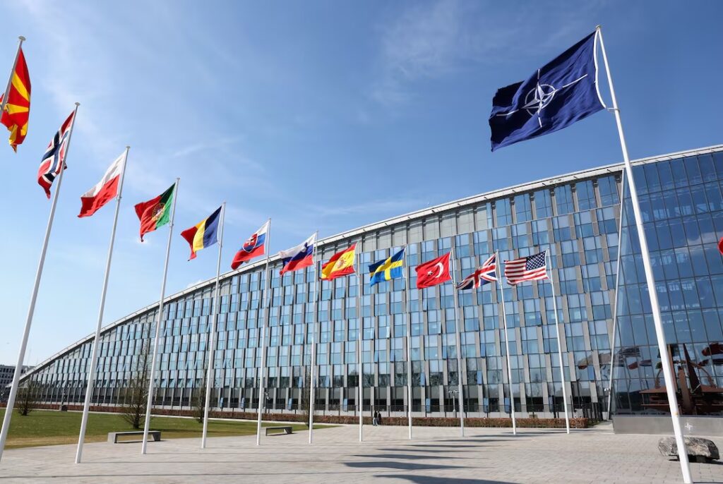 ΝΑΤΟ: Προειδοποιεί τη Ρωσία για τις παραβιάσεις του εναέριου χώρου