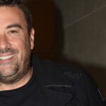 Ο Γιάννης Αϊβάζης συγκλονίζει με την εξομολόγηση για τον καρκίνο – «Ζούσα μέσα σε νοσοκομείο… Ήταν σαν να μην υπήρχαν κόκκαλα»