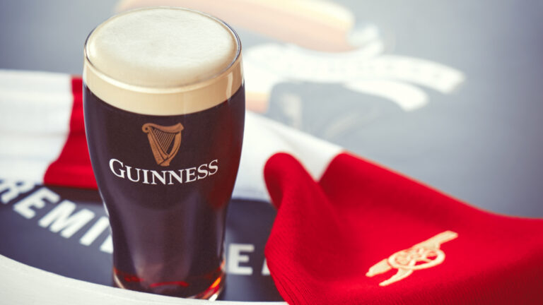 Η Guinness συνεχίζει και φέτος να είναι η επίσημη μπύρα της Premiere League και το γιορτάζει με επίσημη καμπάνια