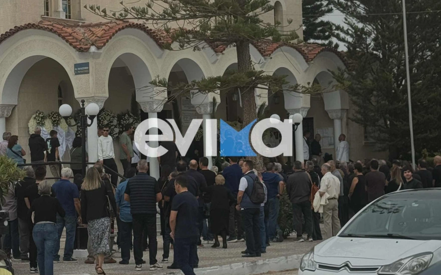 Το τελευταίο αντίο στον 20χρονο ναυτικό που σκoτώθηκε στο Blue Star Chios – Σε κλίμα συγκίνησης η κηδεία του στη Δροσιά Ευβοίας