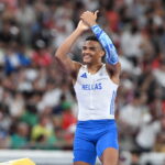 Ο Εμμανουήλ Καραλής συνεχίζει να «τρελαίνει» κόσμο, καθώς «πέταξε» στα 6,00μ. για 12η φορά μέσα στο 2025 και πήρε το  ασημένιο μετάλλιο στο παγκόσμιο πρωτάθλημα στίβου.