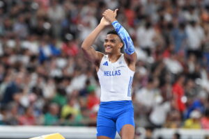 Ο Εμμανουήλ Καραλής συνεχίζει να «τρελαίνει» κόσμο, καθώς «πέταξε» στα 6,00μ. για 12η φορά μέσα στο 2025 και πήρε το  ασημένιο μετάλλιο στο παγκόσμιο πρωτάθλημα στίβου.