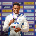 Εμμανουήλ Καραλής: Η στιγμή της απονομής του ασημένιου μεταλλίου στο Παγκόσμιο Πρωτάθλημα Στίβου