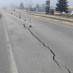 Καθίζηση στην Εθνική Ιωαννίνων – Αθηνών κοντά στον κόμβο της Πεδινής: Σε κίνδυνο και η δεύτερη λωρίδα κυκλοφορίας