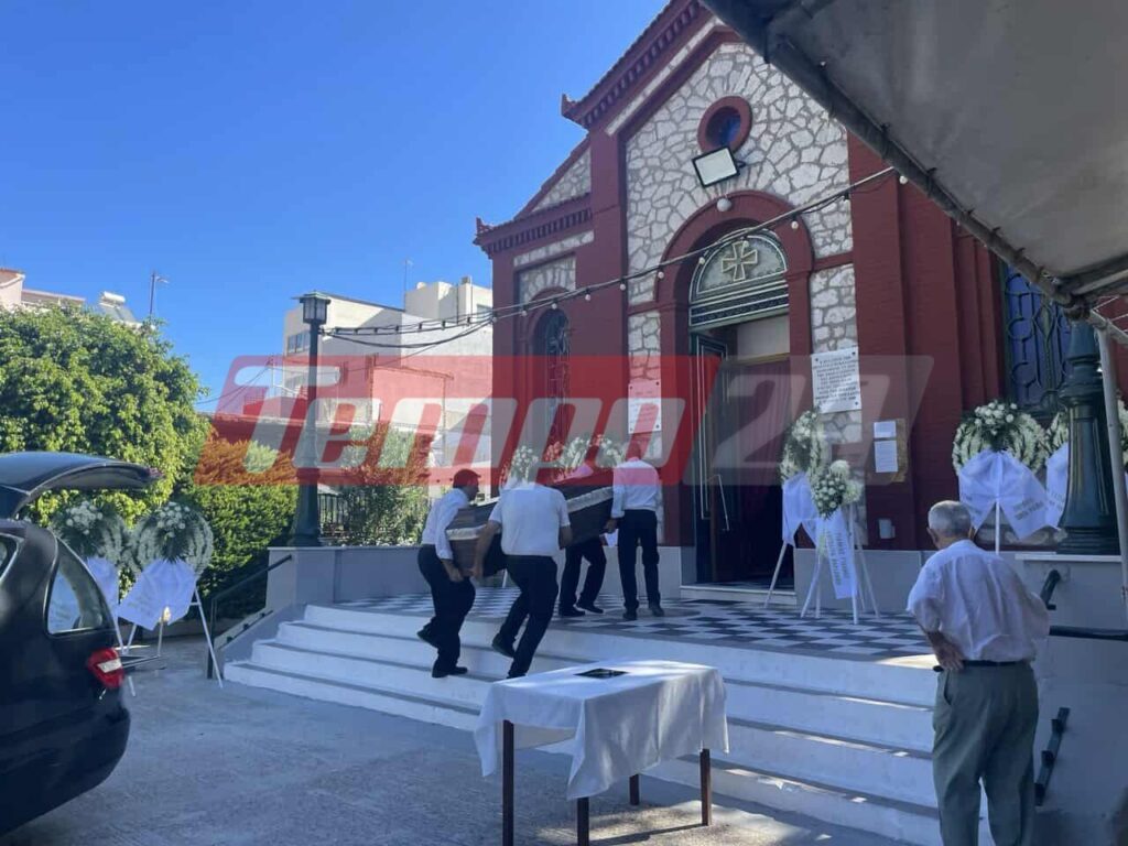 Πάτρα: Θλίψη στην κηδεία της 86χρονης που παρασύρθηκε από μηχανή  – «Πού είναι η γιαγιά;» ρωτάει η 7χρονη [Εικόνες]