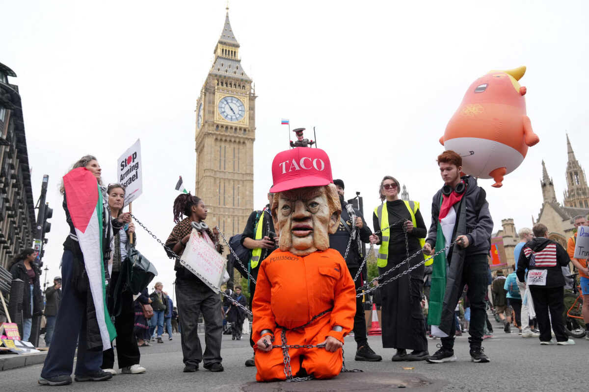 Χιλιάδες διαδηλωτές στο Λονδίνο κατά της επίσκεψης του Τραμπ