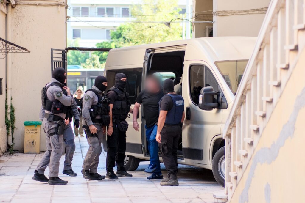 Μαφία στην Κρήτη: Ολοκληρώθηκαν οι απολογίες – 14 άτομα οδηγήθηκαν στη φυλακή
