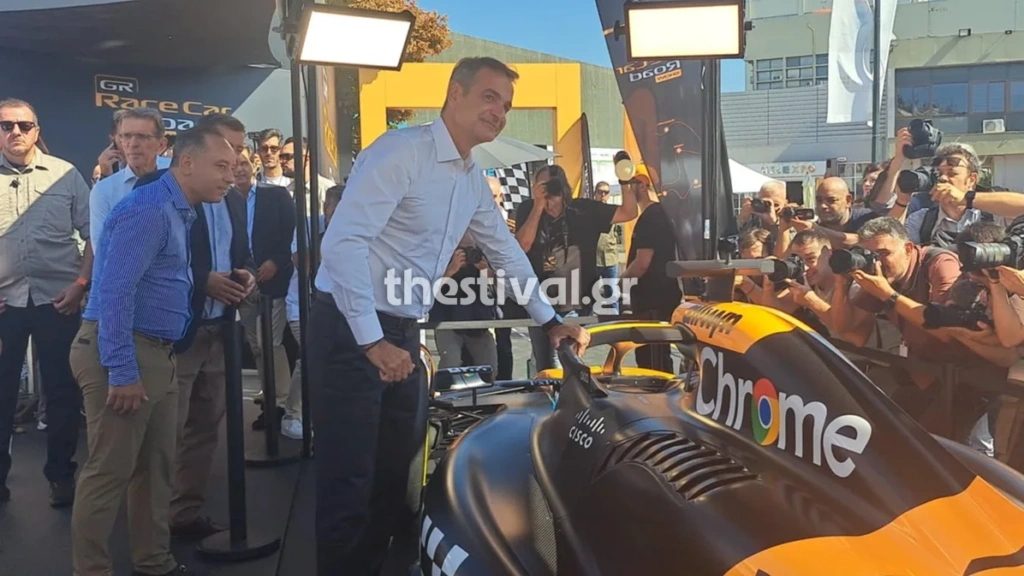 Θεσσαλονίκη: Η βόλτα του Κυριάκου Μητσοτάκη στα περίπτερα της 89ης ΔΕΘ – Το σχόλιο για το μονοθέσιο της McLaren