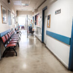 Γλυφάδα: Πέθανε η 70χρονη που είχε δεχθεί επίθεση με πέτρα από 38χρονο άστεγο