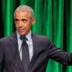 Μπάρακ Ομπάμα: Ανατροπή – Πήρε το βραβείο Emmy από τα χέρια του Τομ Χανκς