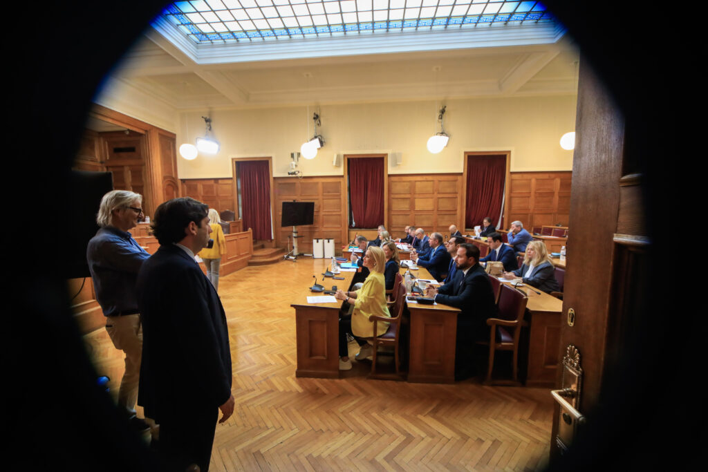 ΟΠΕΚΕΠΕ: Ο κακός χαμός στην εξεταστική για μία… καρέκλα