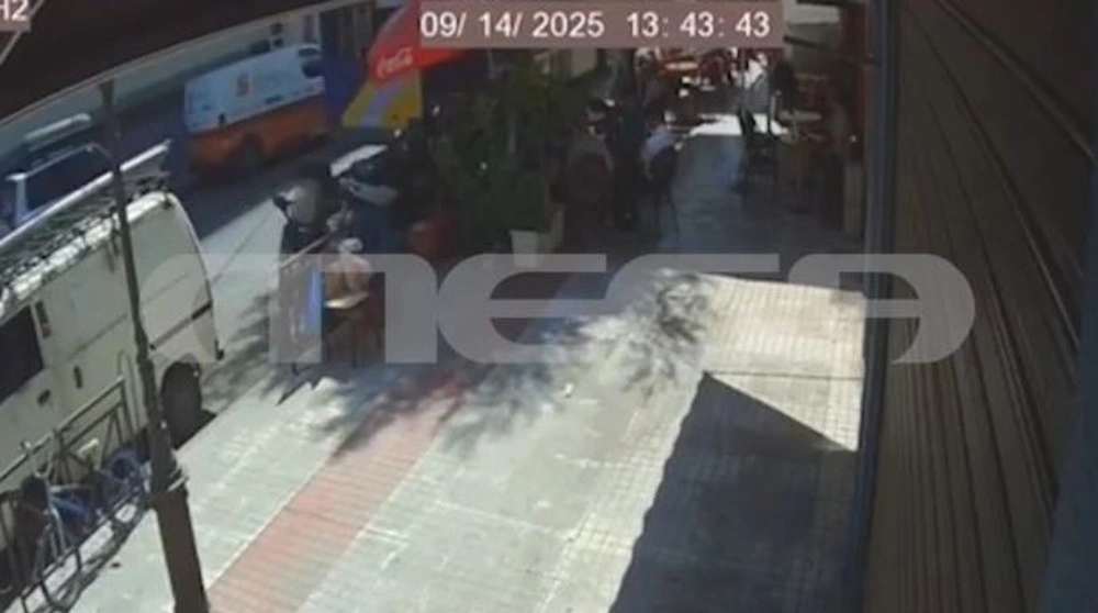 Πειραιάς: Βίντεο ντοκουμέντο λίγο πριν τον άγριο ξυλοδαρμό οδηγού τρόλεϊ