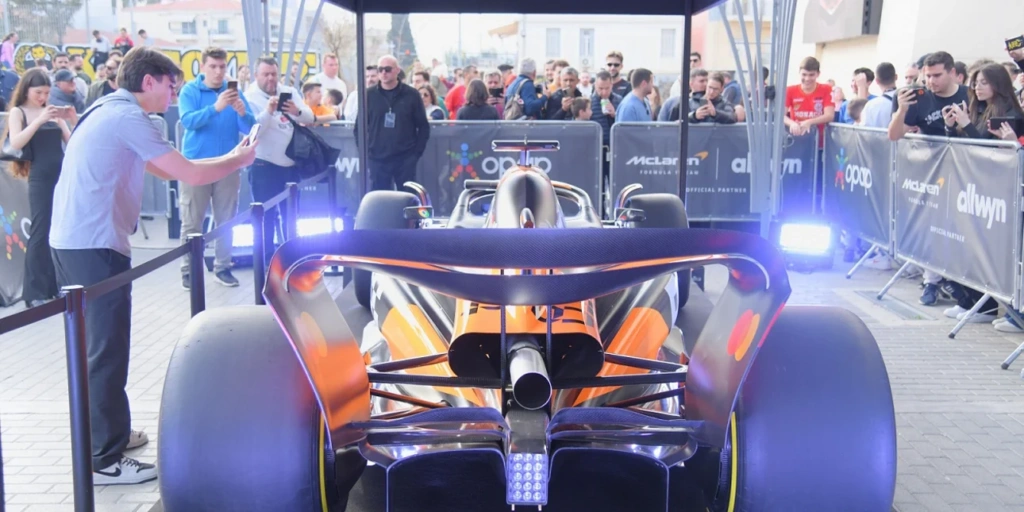 Το μονοθέσιο της McLaren Formula 1 Team περιοδεύει στην Ελλάδα – Πρεμιέρα στη Θεσσαλονίκη στις 6 Σεπτεμβρίου