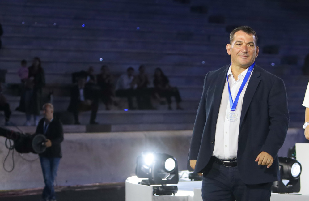 Πύρρος Δήμας: Σάλος με την απόφασή του να βγάλει στο «σφυρί» την ολυμπιακή δάδα