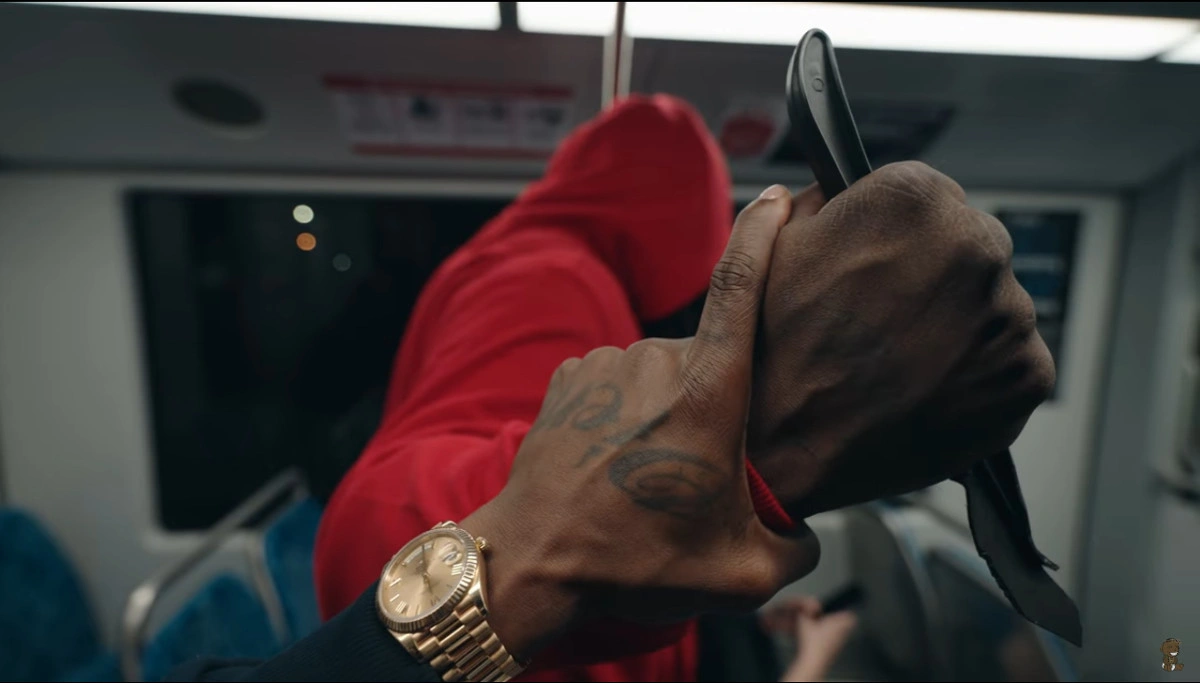 Γροθιά στο στομάχι το βιντεοκλίπ του ράπερ DaBaby: Από την δολοφονία του Φλόιντ στην Ιρίνα του μετρό [βίντεο]