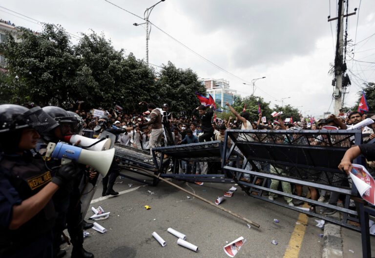 Νεπάλ: Στους 25 οι νεκροί από τις αιματηρές διαδηλώσεις – Άνοιξε το αεροδρόμιο του Κατμαντού