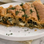 Παραδοσιακή σπανακοτυρόπιτα με φέτα… σκέτο ποιήμα