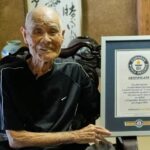 102χρονος άνδρας ένιωσε επιτέλους «ικανοποιημένος» αφού ανέβηκε στο όρος Φούτζι