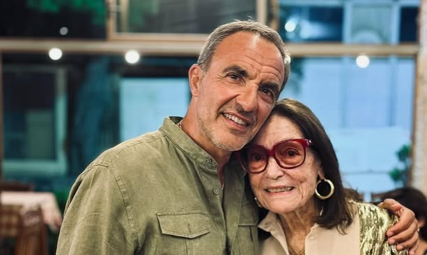 Νίκος Αλιάγας – Νάνα Μούσχουρη: Μια συγκινητική συνάντηση με άρωμα Ελλάδας στη Βάρη – Η ιδιαίτερη ανάρτηση τους [εικόνες]
