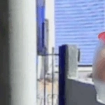 Σοκ στα Σπάτα: Άνδρας κυκλοφορεί γυμνός και ενοχλεί πολίτες – Τον αναζητούν οι Αρχές [βίντεο]