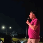 Αντιδράσεις για τον κωμικό Πάρι Ρούπο: Απολύθηκε από την Pizza Fan μετά το σχόλιο για την ελληνική σημαία – Την συσχέτισε με «βοθρολύματα» [βίντεο]