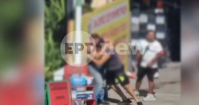 «Άναψαν» τα αίματα στη Χαλκηδόνα για ένα φανάρι – Άγριο επεισόδιο μέρα μεσημέρι [βίντεο]