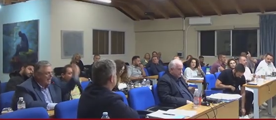 Ένταση και βαριές κουβέντες στο Δ.Σ. Μεσολογγίου – «Θα κυκλοφορείς με φουστίτσα», είπε πρώην δήμαρχος [βίντεο]