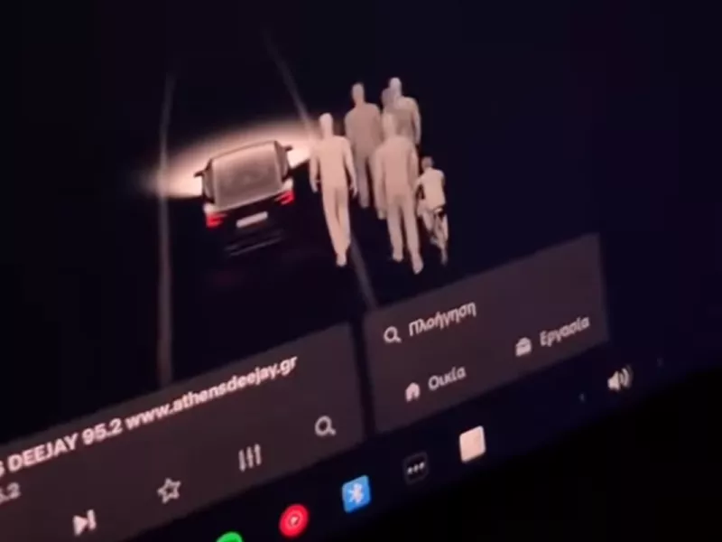 Οι κάμερες των Tesla πιάνουν «ψυχές» έξω από νεκροταφεία - Έγινε και στην Ελλάδα