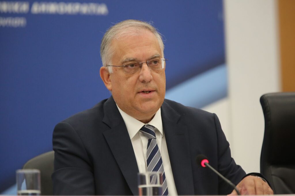 Θεοδωρικάκος: Εφαρμόζουμε τον νόμο χωρίς εξαιρέσεις – Να πάνε στα δικαστήρια τα σούπερ μάρκετ αν θεω