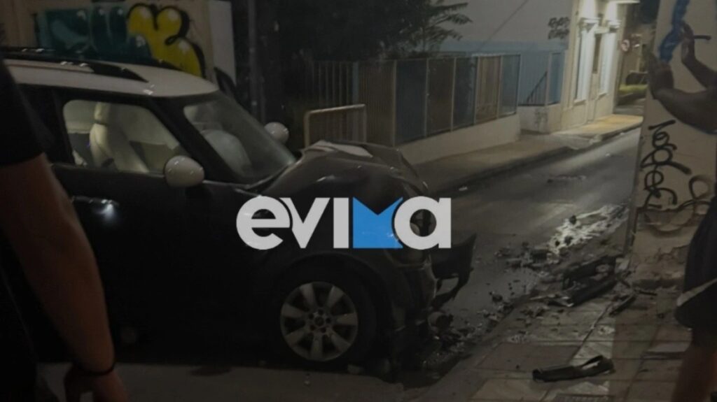 Τροχαίο στη Χαλκίδα: Αυτοκίνητο παρέσυρε κολωνάκια και κατέληξε στη μέση του δρόμου