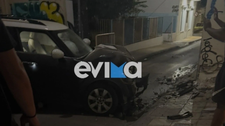 Τροχαίο στη Χαλκίδα: Αυτοκίνητο παρέσυρε κολωνάκια και κατέληξε στη μέση του δρόμου