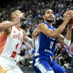 Eurobasket 2025: Με πρωταγωνιστή τον Βούτσεβιτς το Μαυροβούνιο κέρδισε με 81-87 τη Σουηδία 
