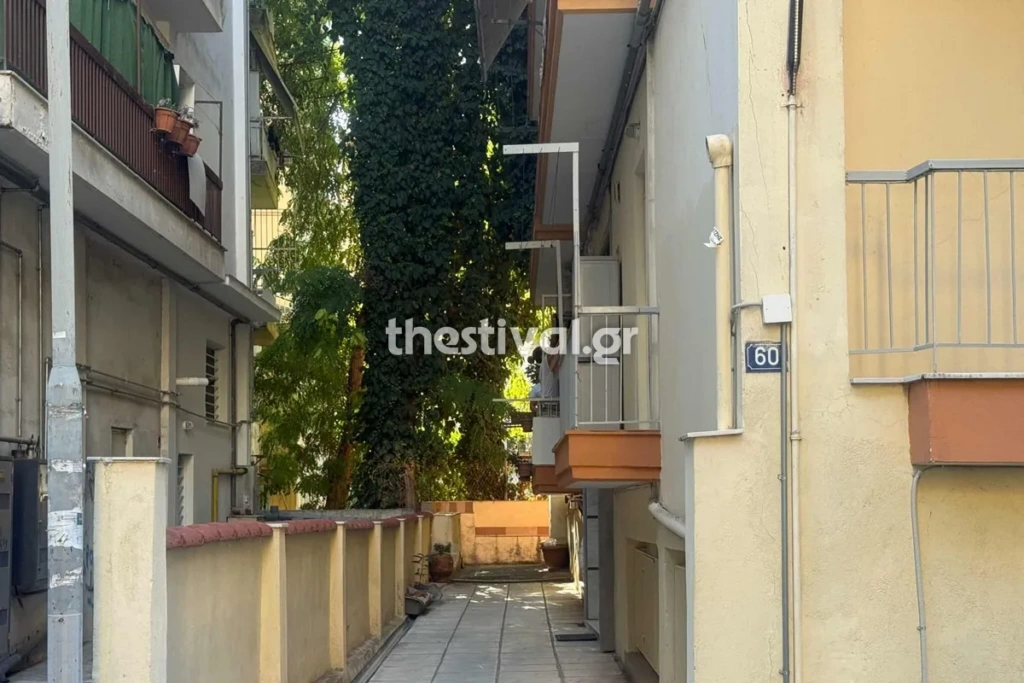 Αδελφοκτονία στη Θεσσαλονίκη: Η 59χρονη πάλεψε να σωθεί- Τι έδειξε η νεκροτομή
