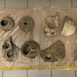 Αρχαιοκαπηλία στην Κορώνη: Συνελήφθη ζευγάρι που έκρυβε αρχαία ευρήματα σε κατάστημα