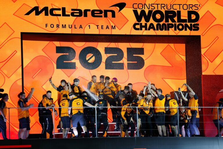 Πανηγυρίζουν οι φίλοι της McLaren F1 Team σε όλο τον πλανήτη – Από το Grand Prix της Σιγκαπούρης μέχρι το Roadshow της Λάρισας με το showcar της McLaren F1 Team