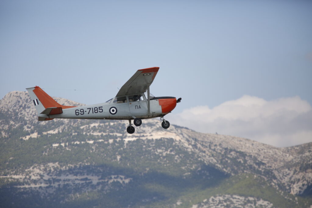 Τατόι: Εκπαιδευτικό αεροσκάφος βγήκε από τον διάδρομο την ώρα της απογείωσης