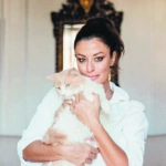 Δωροθέα Μερκούρη στον ΕΤ: Η γάτα είναι θεραπεύτρια