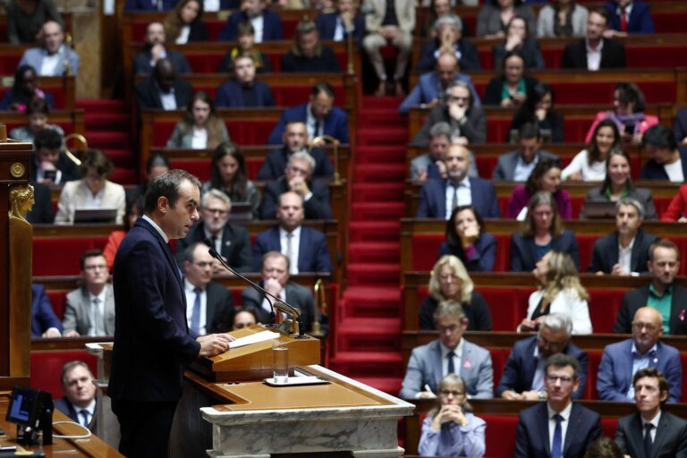Λεκορνί: Ο Γάλλος πρωθυπουργός ανακοίνωσε την αναστολή του νόμου για τη μεταρρύθμιση των συντάξεων
