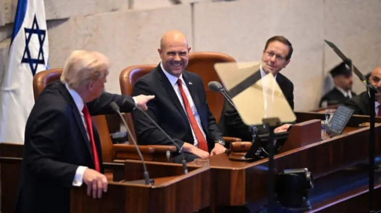 Ντόναλντ Τραμπ: Ζήτησε από τον πρόεδρο του Ισραήλ να δώσει στον Νετανιάχου χάρη – «Ποιος νοιάζεται για πούρα και σαμπάνιες;»
