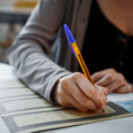 Πανελλήνιες χωρίς πανικό: Οδηγός επιβίωσης για γονείς και παιδιά από την ψυχολόγο Νικολέττα Τουρλεντέ