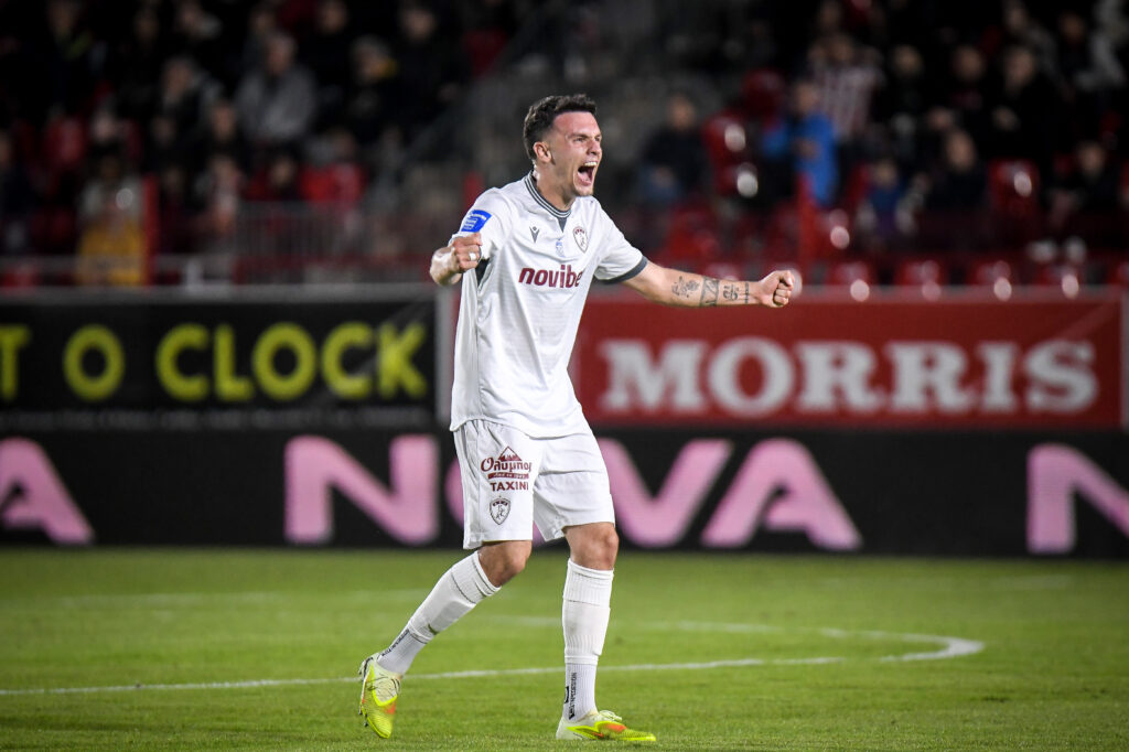 Super League: Έσπασε το ρόδι η ΑΕΛ, πέρασε με 2-0 από τις Σέρρες