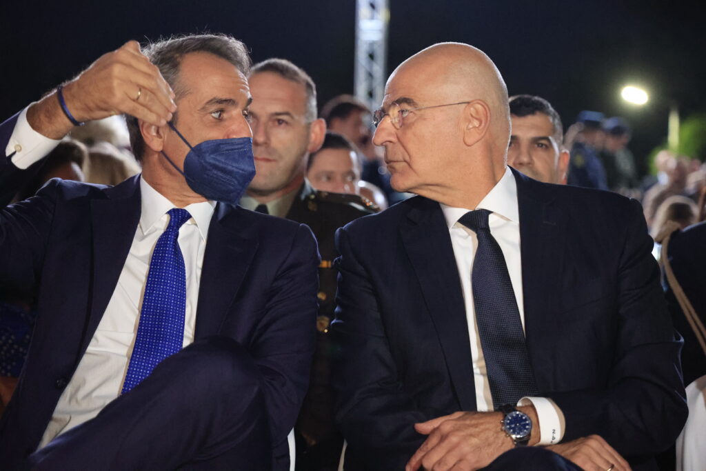 Πεντάγωνο: Μητσοτάκης και Δένδιας δίπλα-δίπλα στην τελετή αποκαλυπτηρίων της νέας πρόσοψης