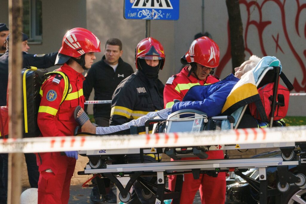Ρουμανία: Τρεις νεκροί από έκρηξη σε πολυκατοικία στο Βουκουρέστι, που πιθανόν οφείλεται σε διαρροή αερίου